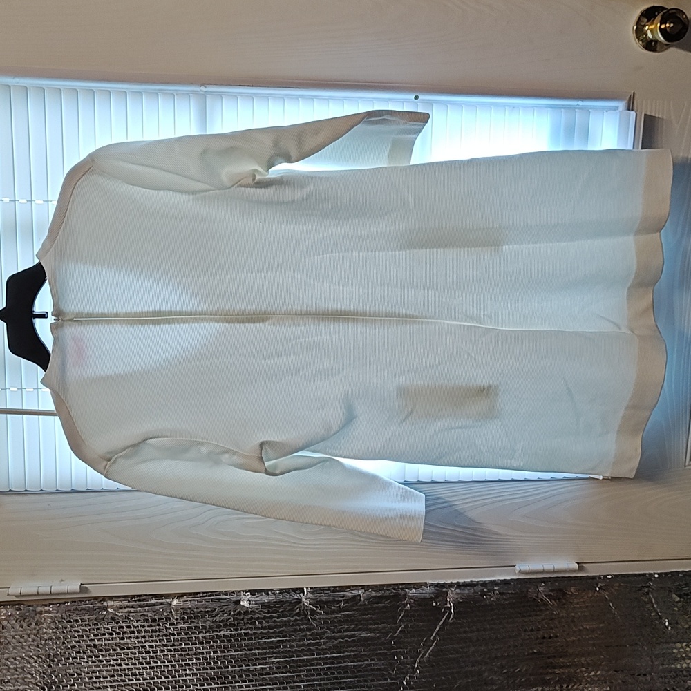 Lilly Pulitzer Cream V-Neck Shift Dress with Gold Accent Tabs - Picture 4 of 7